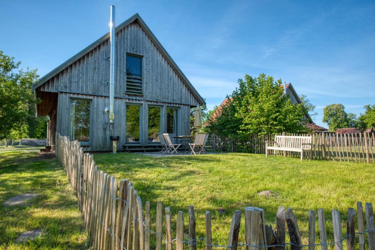 Traumhaff Kuestenchalets - Einzigartige Chalets An Der Ostsee. Ganz Aus Laerchenholz Mit Kamin Und Sauna Vogelsang-Warsin Extérieur photo