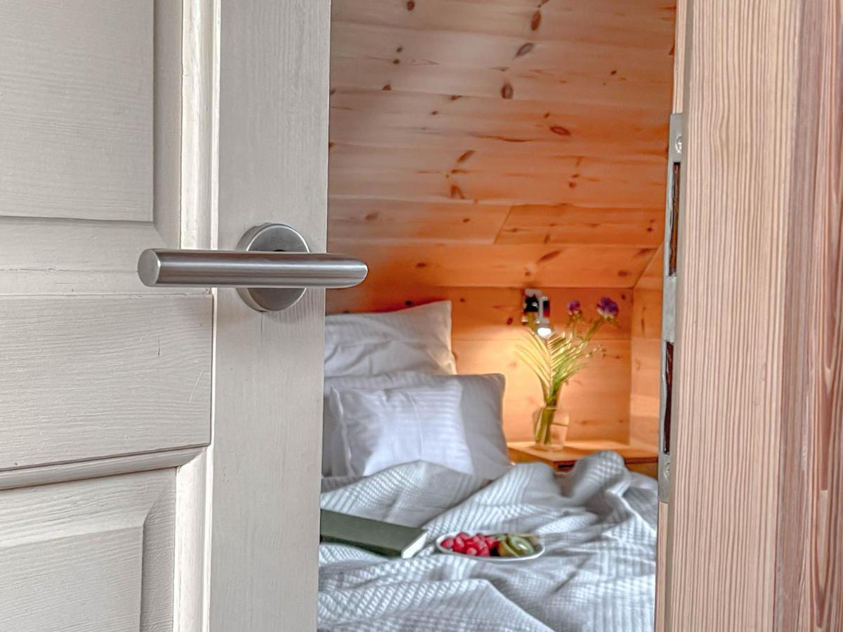 Traumhaff Kuestenchalets - Einzigartige Chalets An Der Ostsee. Ganz Aus Laerchenholz Mit Kamin Und Sauna Vogelsang-Warsin Extérieur photo